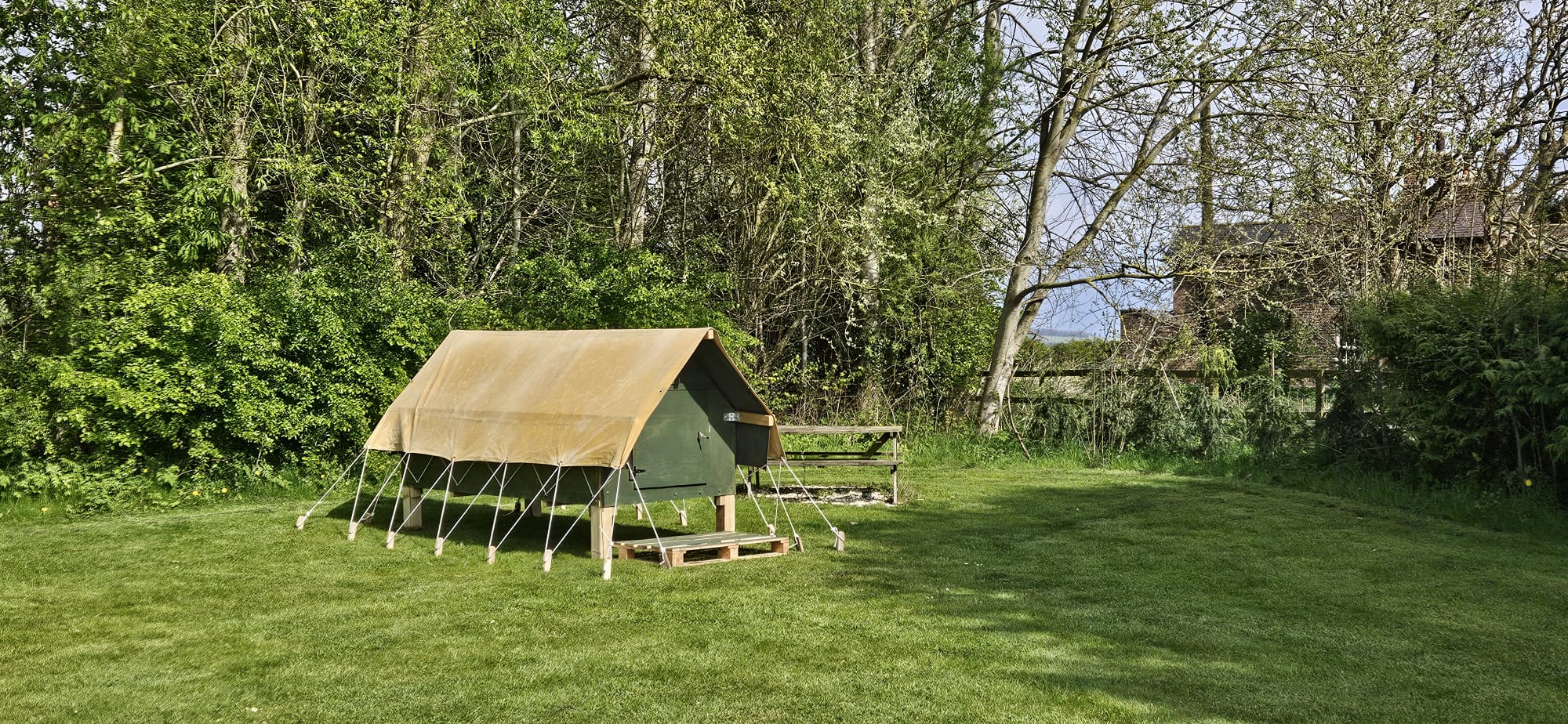 Ready tent exterior